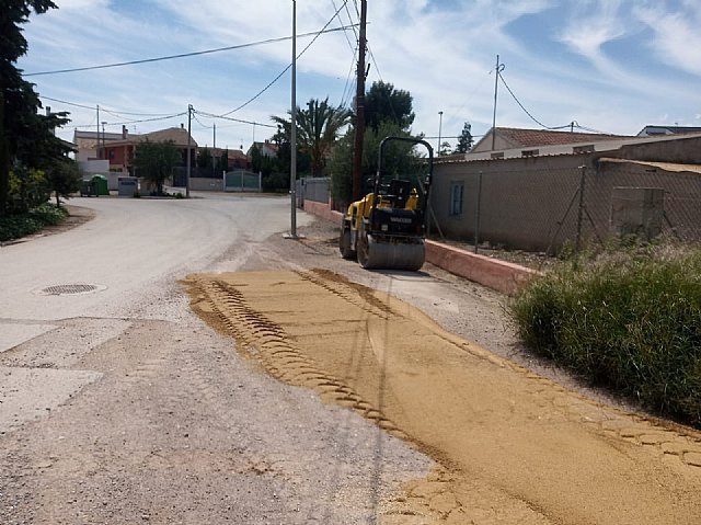 Adjudican el contrato menor para el suministro de zahorra para la reparación de caminos públicos en el término municipal de Totana