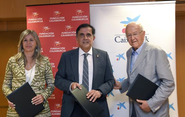 El Ayuntamiento y Fundación CajaMurcia y CaixaBank colaboran para digitalizar los 75 Centros Sociales de Mayores de Murcia - 1, Foto 1