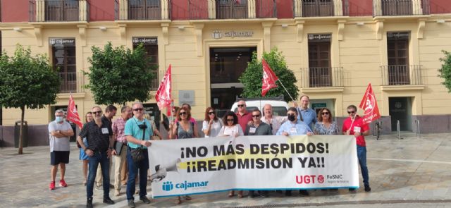 Concentración de UGT y CCOO - Trabajadores de CAJAMAR - 1, Foto 1