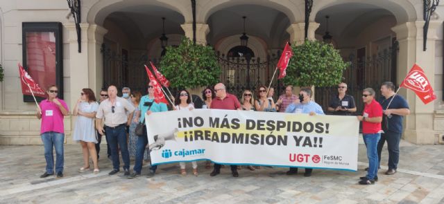 Concentración de UGT y CCOO - Trabajadores de CAJAMAR - 2, Foto 2