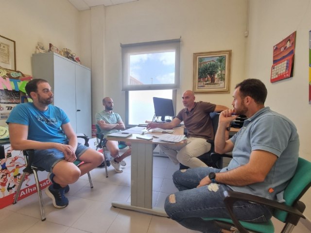 La piscina de verano contar con dos socorristas ms los fines de semana, Foto 1