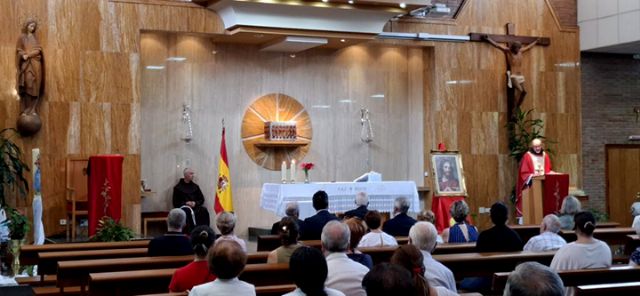 Sevilla . El símbolo de la Nación, en manos de la fe, los Reales Tercios donan la bandera al santuario mariano - 5, Foto 5