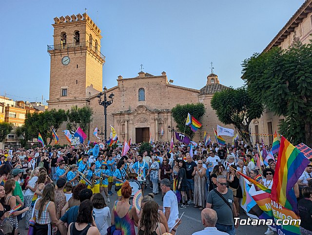 Totana hace historia: el primer Orgullo LGTBIAQ+ desborda las calles como respuesta masiva al �Pacto de la Verg�enza�