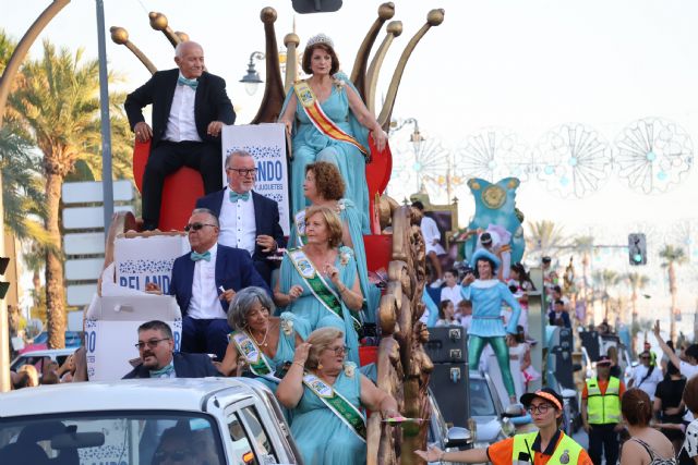 El desfile de carrozas despide por todo lo alto las fiestas de San Pedro del Pinatar - 2, Foto 2