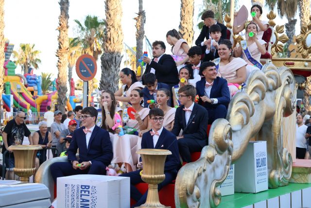 El desfile de carrozas despide por todo lo alto las fiestas de San Pedro del Pinatar - 4, Foto 4