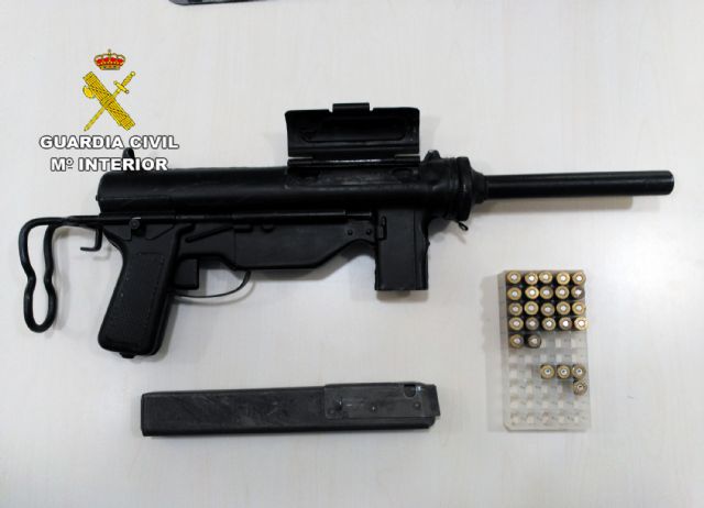 La Guardia Civil desmantela un invernadero de marihuana cuando sus propietarios repelieron con un subfusil de guerra un intento de robo - 3, Foto 3