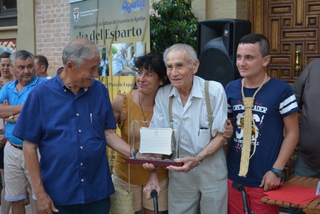 Los artesanos esparteros exhiben en la plaza de España una muestra de sus trabajos - 3, Foto 3