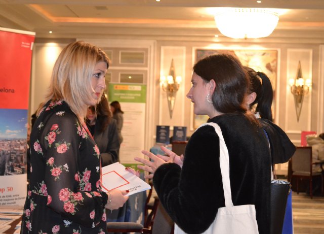 El 80% de los jóvenes españoles ha compatibilizado su grado con algún trabajo - 1, Foto 1