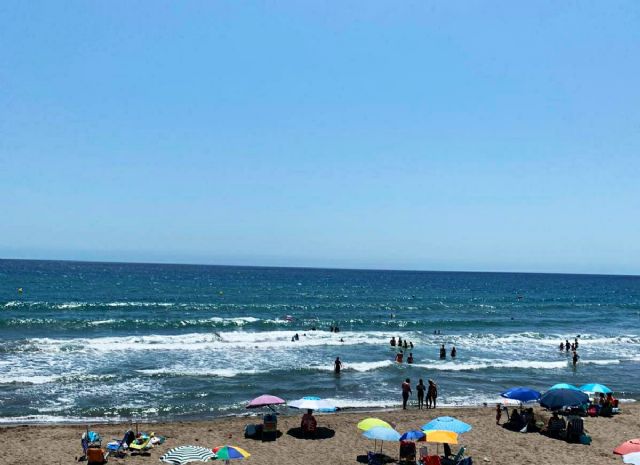 Los efectivos del Dispositivo de Vigilancia y Salvamento en Playas del Ayuntamiento de Lorca rescatan a dos bañistas en la Cala de Calnegre - 1, Foto 1