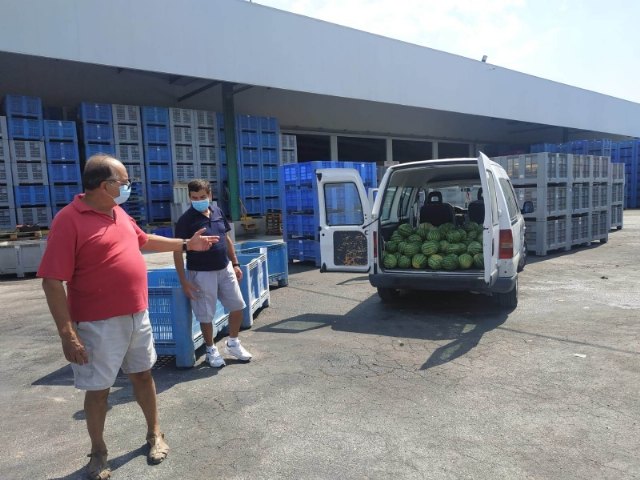 Totana farmers and cooperatives deliver fresh fruit to Critas de las Tres Avemaras, Foto 3