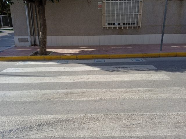 Pasos peatonales en Las Torres de Cotillas sin rampas accesibles para personas con discapacidad.   - 3, Foto 3