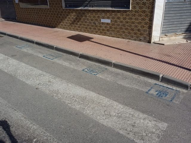 Pasos peatonales en Las Torres de Cotillas sin rampas accesibles para personas con discapacidad.   - 4, Foto 4
