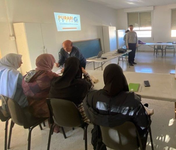 Salud realiza intervenciones con la población vulnerable para mejorar el uso de los antibióticos en atención primaria - 1, Foto 1