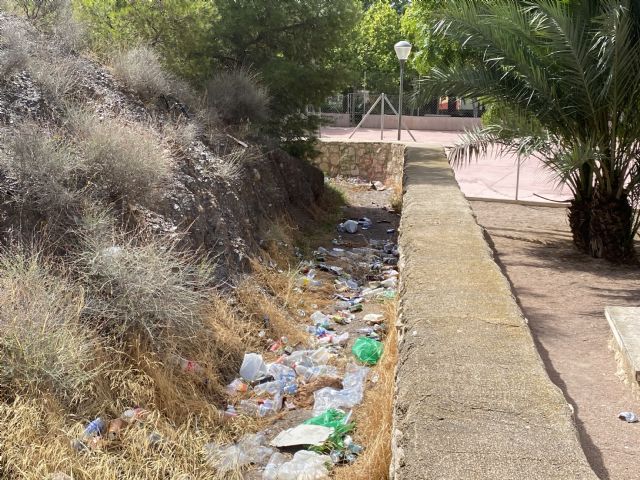 El barrio de Los Ángeles sumido en el abandono y la suciedad debido a la nefasta gestión y las promesas incumplidas de Fulgencio Gil y su equipo de Gobierno - 1, Foto 1