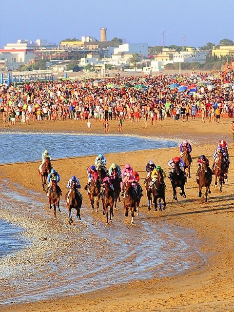 Descenso de troncos por el río, castellers o carreras de caballos… 5 propuestas para recorrer en camper los pueblos con las celebraciones más originales - 4, Foto 4