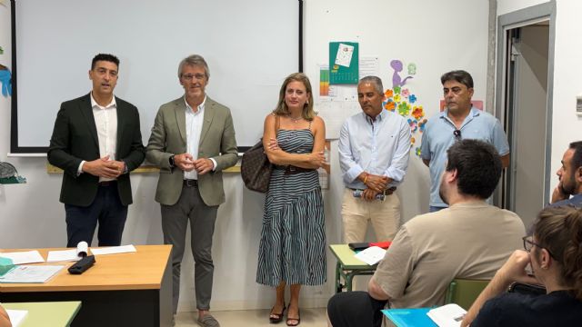 Una decena de vecinos de Blanca se forman para trabajar en limpieza y gesti�n de residuos en el municipio