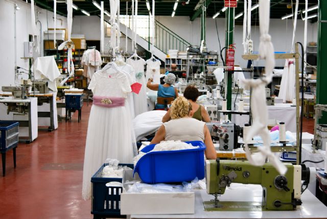 Carmy, los vestidos de comunión hechos en Murcia que llegan a Europa y América - 4, Foto 4