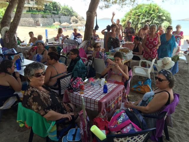 Cerca de 500 usuarios han participado este verano en el programa de viajes a la playa en la Cala del Pino, Foto 9