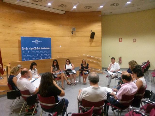 Familia inicia las reuniones informativas con entidades para analizar los presupuestos participativos - 1, Foto 1
