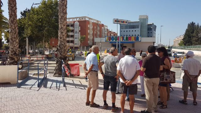 El PSOE alerta que la falta de aparcamiento terminará pasando factura a los comercios de Alameda de Cervantes - 1, Foto 1