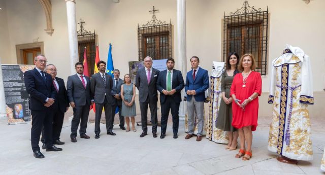 Fernando López Miras recibe al presidente del Paso Blanco de Lorca y miembros de su junta directiva - 1, Foto 1