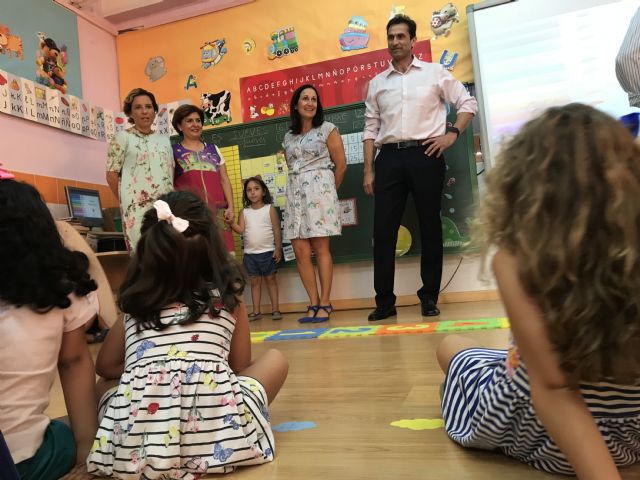 Martínez-Cachá visita el colegio Virgen del Oro de Abarán, premio al proyecto más innovador de Infantil y Primaria - 1, Foto 1