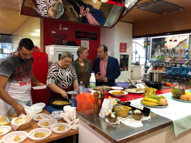 La Federación de Peñas Huertanas muestra lo mejor de la gastronomía murciana en la plaza de abastos de Verónicas - 1, Foto 1