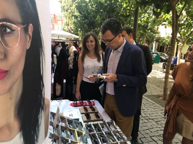 El talento murciano llena de moda y diseño la Plaza del Romea - 1, Foto 1