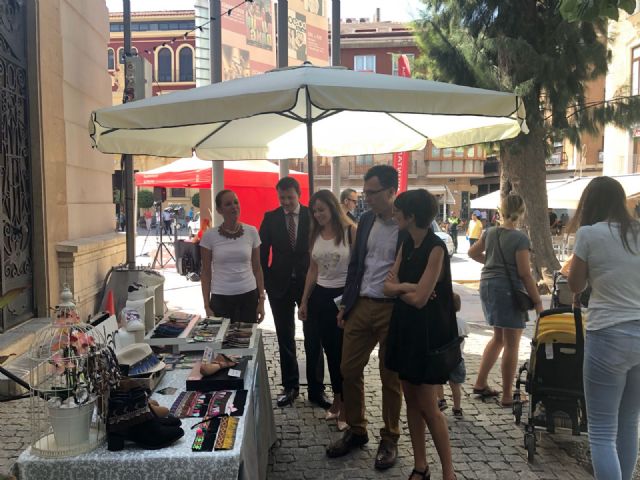 El talento murciano llena de moda y diseño la Plaza del Romea - 2, Foto 2