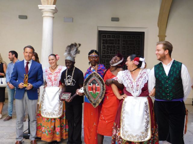 El Alcalde recibe a los grupos de Georgia, Paraguay, Kenia y Lorca que participarán hoy y mañana en el XXIX Festival Internacional de Folclore Virgen de las Huertas - 2, Foto 2