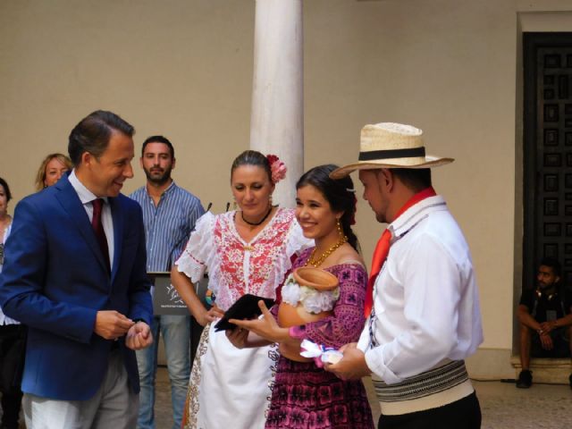 El Alcalde recibe a los grupos de Georgia, Paraguay, Kenia y Lorca que participarán hoy y mañana en el XXIX Festival Internacional de Folclore Virgen de las Huertas - 3, Foto 3