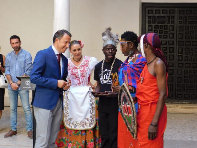 El Alcalde recibe a los grupos de Georgia, Paraguay, Kenia y Lorca que participarán hoy y mañana en el XXIX Festival Internacional de Folclore Virgen de las Huertas - 5, Foto 5