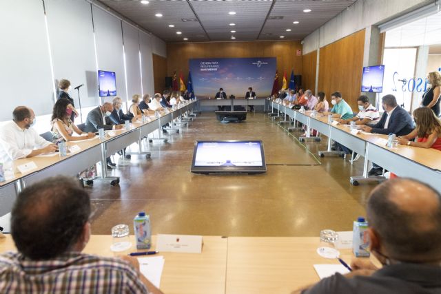 López Miras propone la creación de un grupo de trabajo con científicos de administración central y regional para consensuar medidas en el Mar Menor - 1, Foto 1