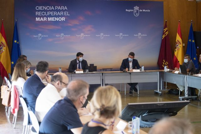 López Miras propone la creación de un grupo de trabajo con científicos de administración central y regional para consensuar medidas en el Mar Menor - 3, Foto 3