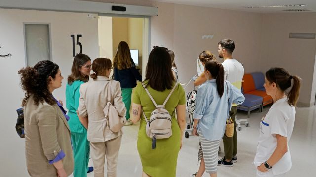 Más de 300 embarazadas y sus parejas han visitado este año el Maternal de la Arrixaca parar conocer el circuito que realizarán al ingresar para dar a luz - 1, Foto 1