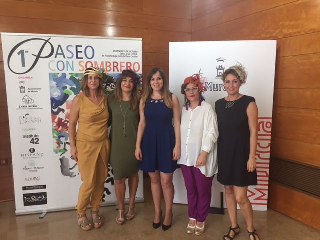 El primer Paseo con Sombrero recorre las calles de Murcia desde Belluga a la Circular - 1, Foto 1