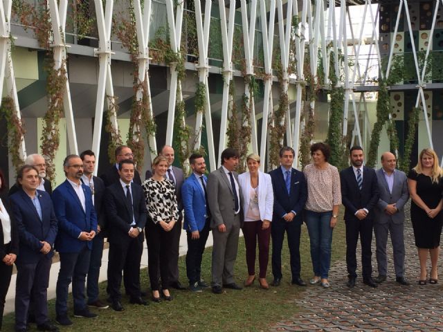 El Ayuntamiento de Molina de Segura y la Comunidad Autónoma de la Región de Murcia firman un convenio para apoyar a los jóvenes emprendedores a través del Programa de Microcréditos del INJUVE - 2, Foto 2