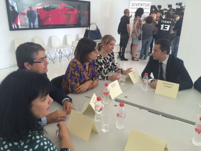 El Ayuntamiento de Molina de Segura y la Comunidad Autónoma de la Región de Murcia firman un convenio para apoyar a los jóvenes emprendedores a través del Programa de Microcréditos del INJUVE - 3, Foto 3