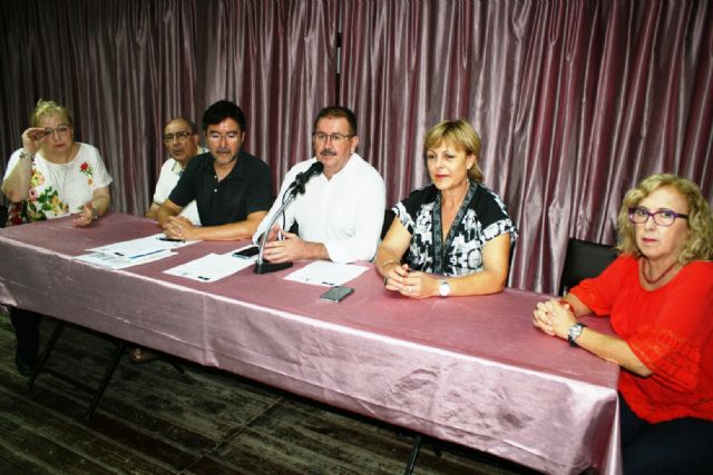 Autoridades municipales asisten a la asamblea general del Centro Municipal de Personas Mayores de la plaza Balsa Vieja - 2, Foto 2