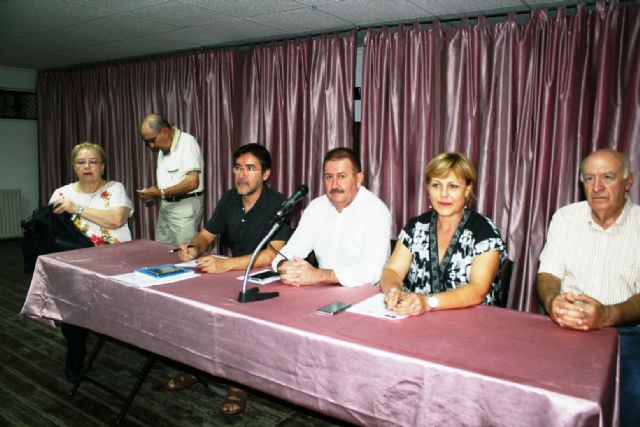 Autoridades municipales asisten a la asamblea general del Centro Municipal de Personas Mayores de la plaza Balsa Vieja - 3, Foto 3