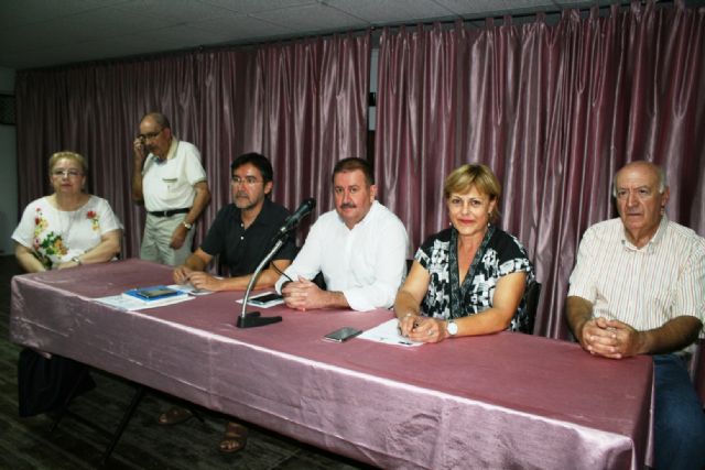 Autoridades municipales asisten a la asamblea general del Centro Municipal de Personas Mayores de la plaza Balsa Vieja, Foto 8
