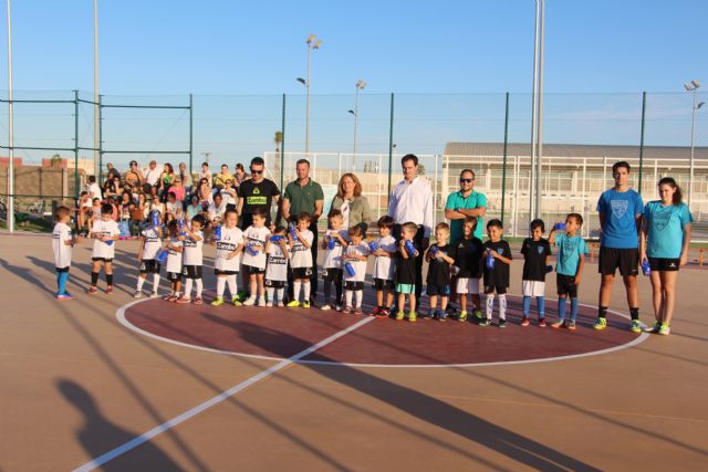 El Polideportivo de San Pedro del Pinatar mejora sus instalaciones con una nueva pista - 1, Foto 1