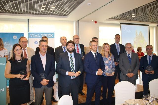 López Miras anuncia ayudas de hasta 420 euros para jóvenes acogidos al programa de Garantía Juvenil que quieran obtener el carné de conducir - 1, Foto 1