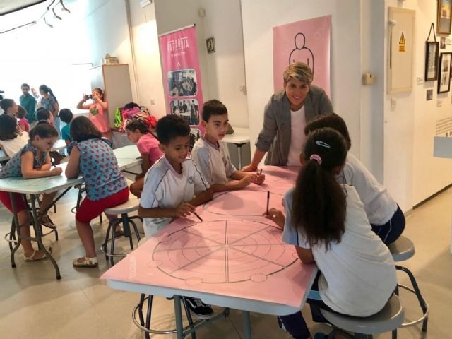 La Comunidad enseña a los escolares qué es y cómo se distribuye un presupuesto - 1, Foto 1