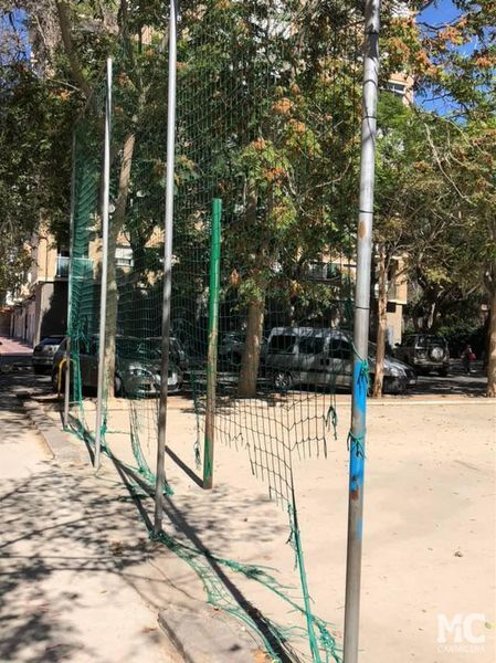 MC Cartagena denuncia el lamentable estado de mantenimiento de las pistas deportivas de Ciudad Jardín - 3, Foto 3