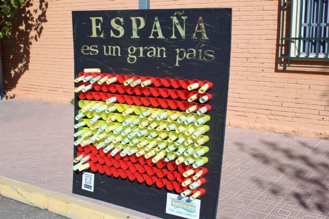 Se entregaron los diplomas de la III Muestra de Expresión Plástica 12 de octubre, la Fiesta de mi País, en la que han participado más de seiscientos alumnos de 5° de Primaria - 1, Foto 1