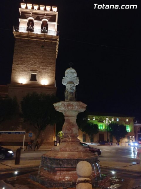 La fachada del Ayuntamiento se ha iluminado de color verde durante este fin de semana con motivo del Día Nacional de la Artritis, Foto 3