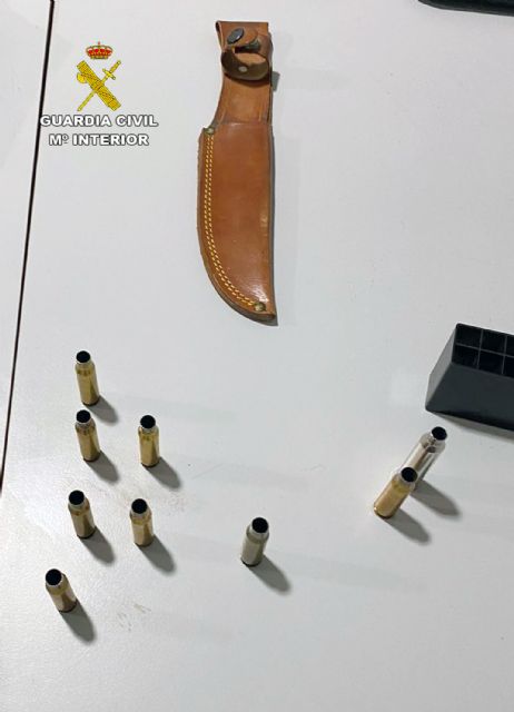 La Guardia Civil sorprende a dos cazadores presuntamente relacionados con la caza furtiva de un venado - 1, Foto 1