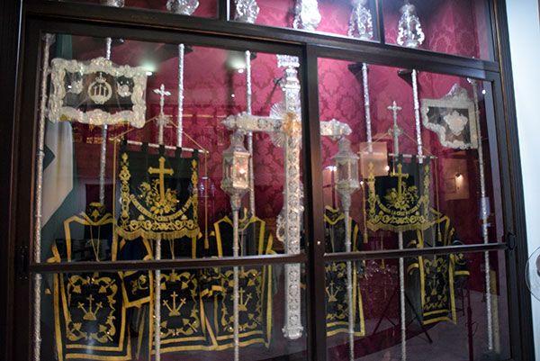 La Hermandad de la Vera-cruz de Alcalá del Río, restaura toda las Insignia procesional - 1, Foto 1
