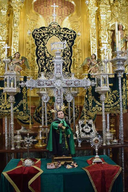 La Hermandad de la Vera-cruz de Alcalá del Río, restaura toda las Insignia procesional - 2, Foto 2